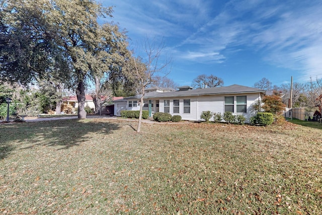 single story home with a front lawn