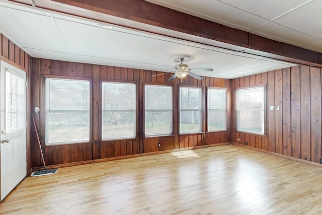 unfurnished sunroom with plenty of natural light and ceiling fan