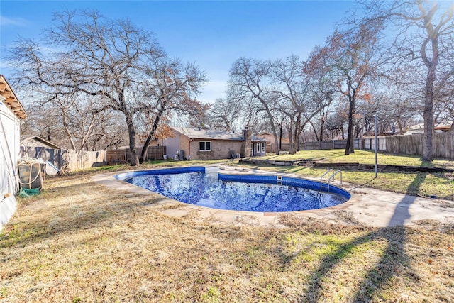 view of pool featuring a yard