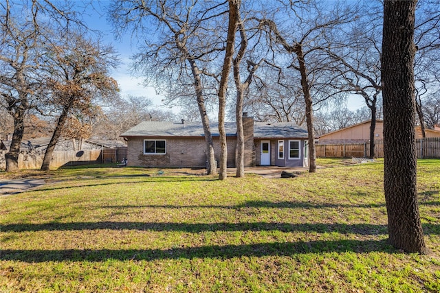 view of front of house with a front lawn