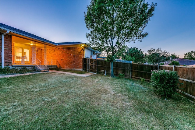 view of yard at dusk