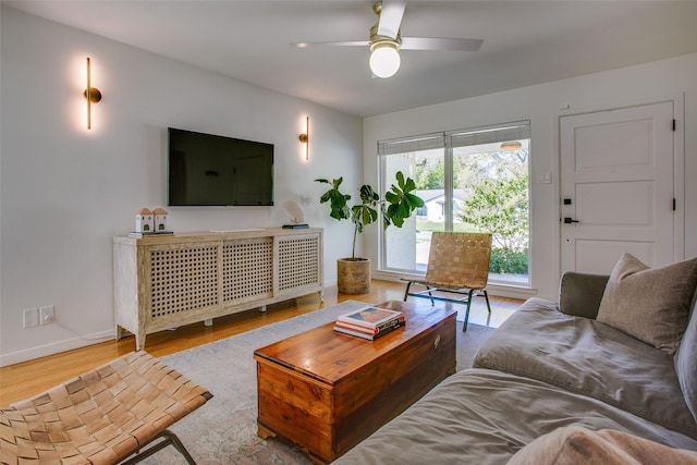 living room with light wood-type flooring, plenty of natural light, and ceiling fan