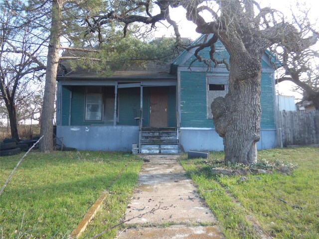 view of front of house with a front yard