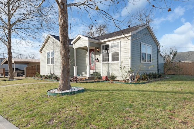 view of front of home with a front lawn