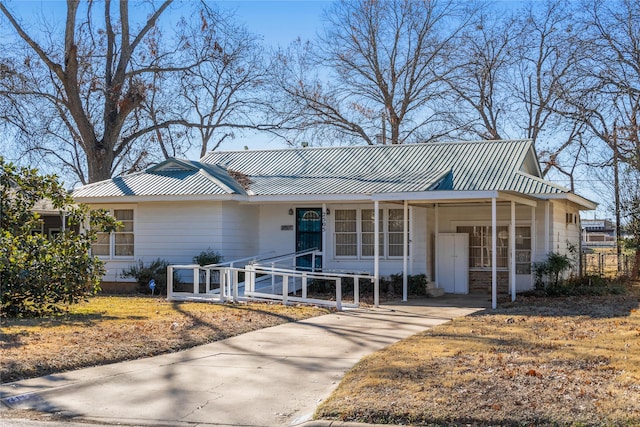 view of front of property