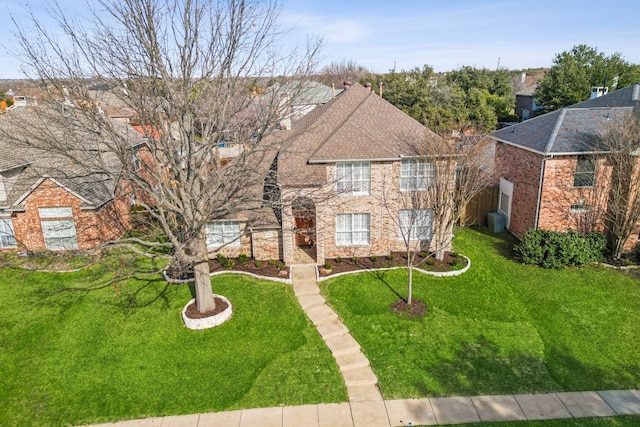 view of front of home featuring a front yard