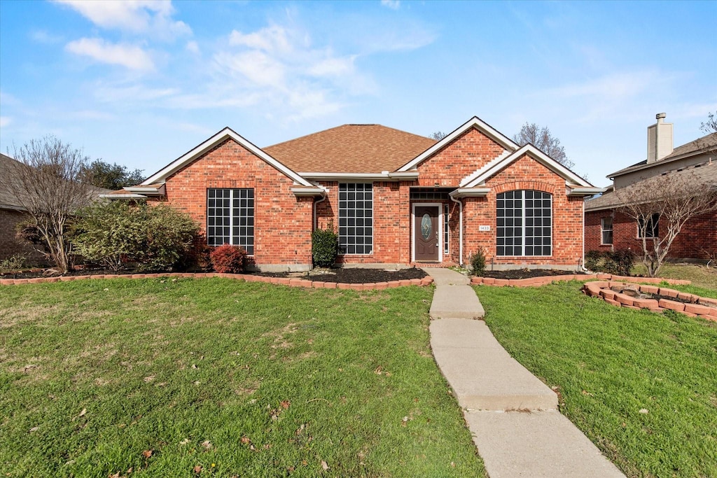 view of front of house with a front lawn