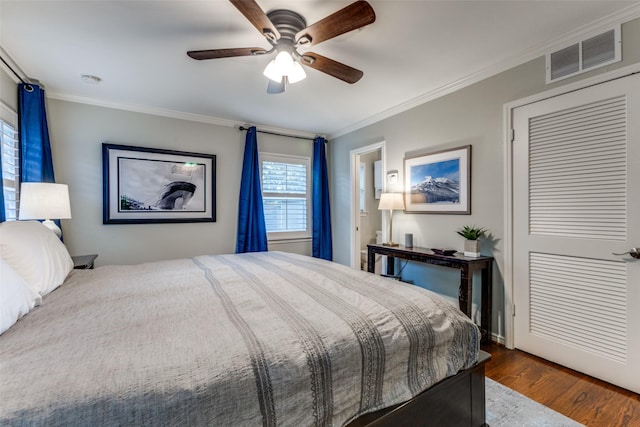 bedroom featuring hardwood / wood-style flooring, ceiling fan, and crown molding