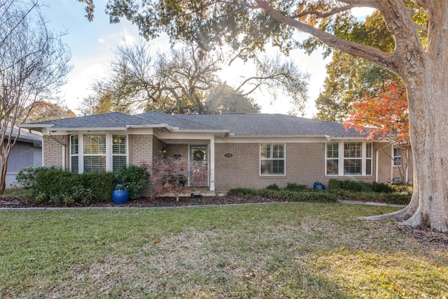 single story home with a front yard