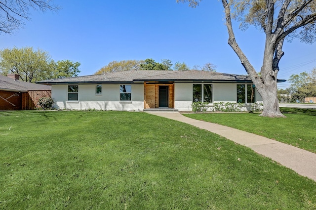 single story home with a front yard