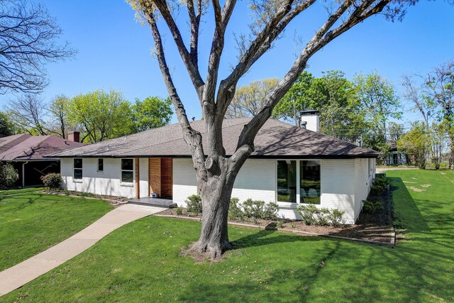 ranch-style home featuring a front yard