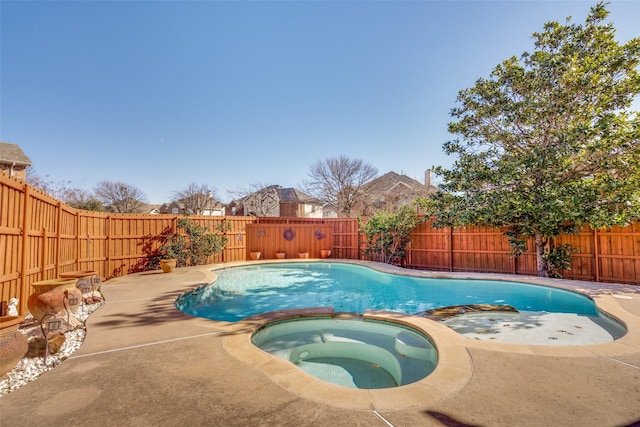 view of pool featuring an in ground hot tub