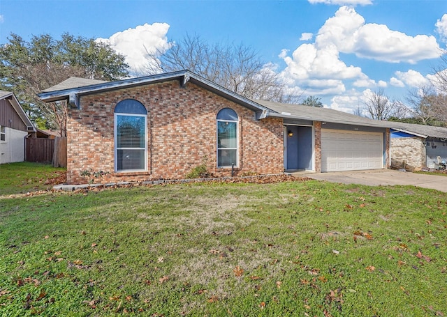 view of front of house featuring a front lawn and a garage