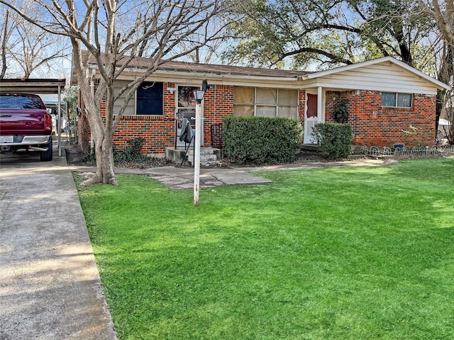 single story home with a front yard