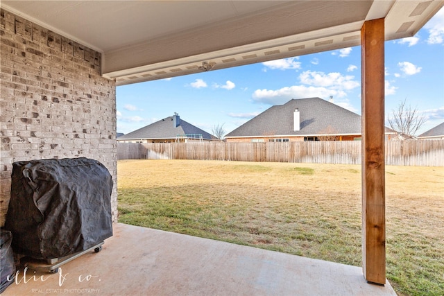 view of yard featuring a patio