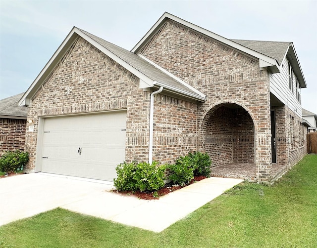 view of front facade with a garage