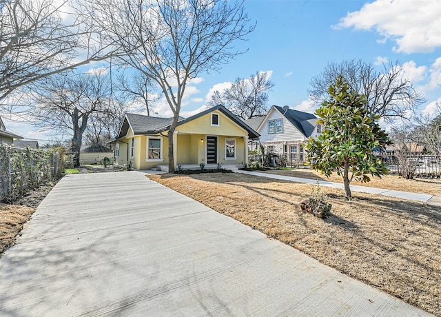 view of front of property featuring covered porch