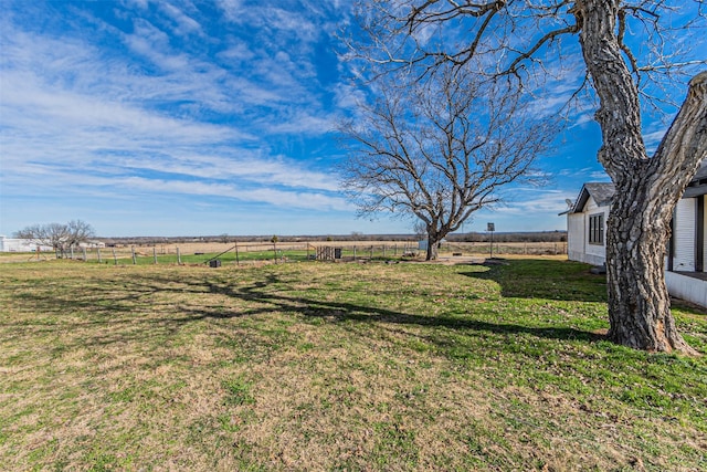 view of yard featuring a rural view