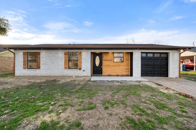 view of front facade with a garage