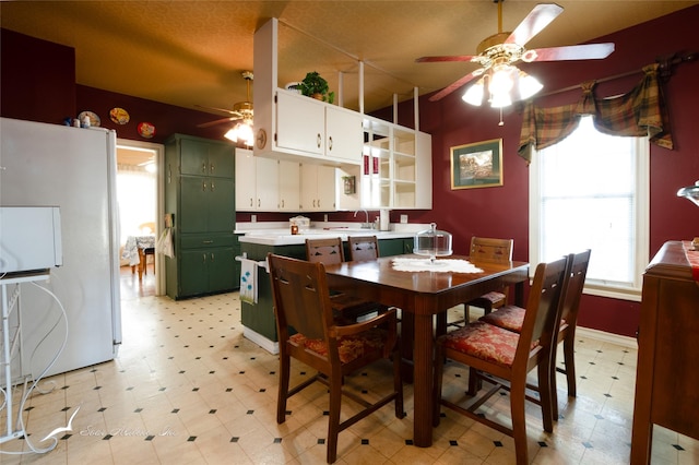 dining space with ceiling fan