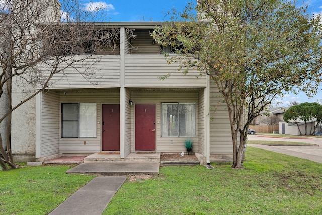 view of front of property with a front yard