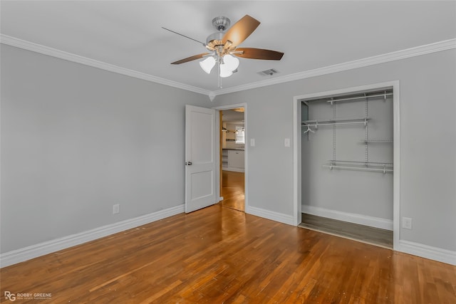 unfurnished bedroom featuring hardwood / wood-style floors, crown molding, a closet, and ceiling fan