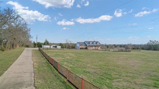 view of yard featuring a rural view