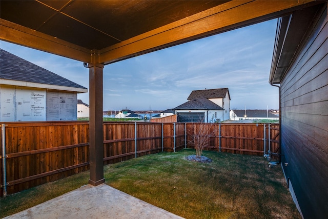 view of yard featuring a patio area