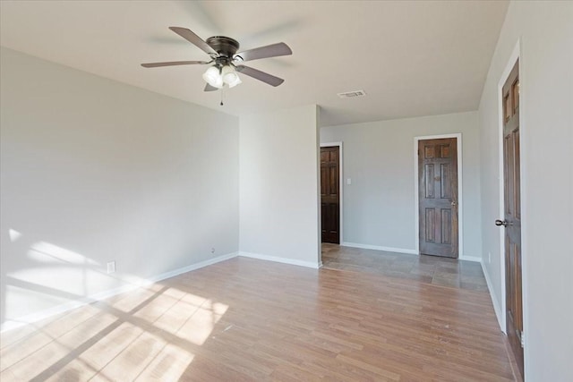 empty room featuring ceiling fan