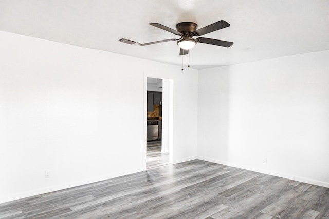 unfurnished room featuring light wood-type flooring and ceiling fan