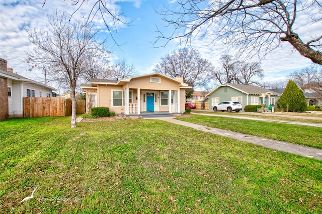 view of front of home featuring a front lawn