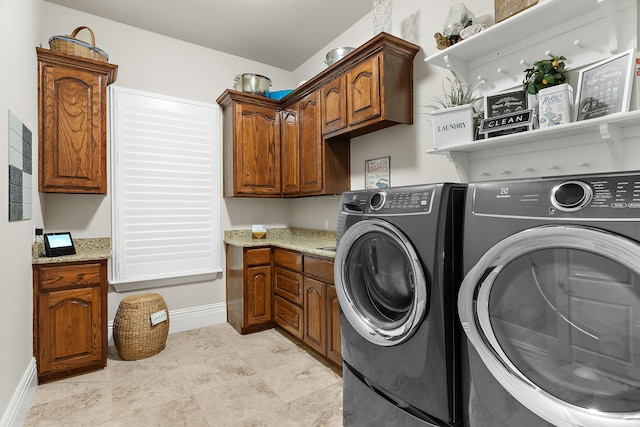 washroom featuring cabinets and washing machine and dryer