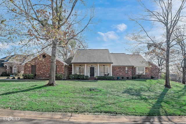 ranch-style home featuring a front lawn and a porch