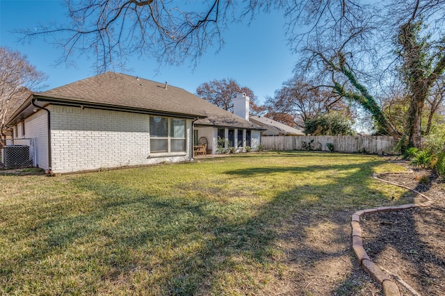 back of house featuring a lawn