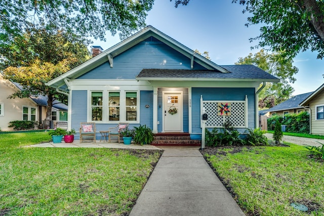 bungalow-style house with a front yard