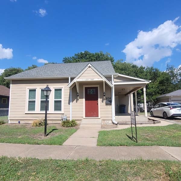 view of front of home featuring a front lawn and a porch