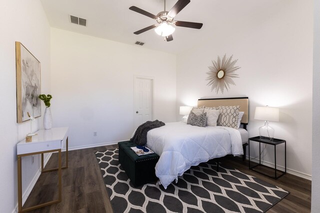 living room featuring ceiling fan, dark hardwood / wood-style flooring, and vaulted ceiling