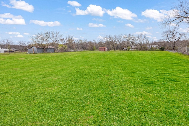 view of yard featuring a rural view