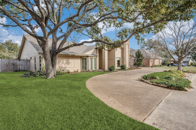 view of front of house with a front lawn