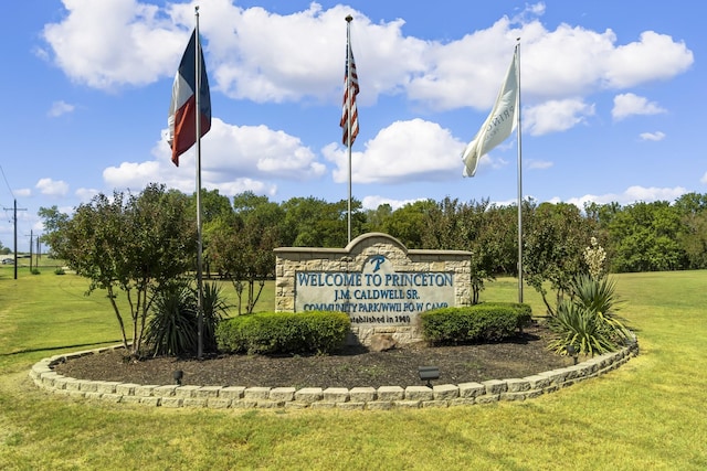 community / neighborhood sign with a yard