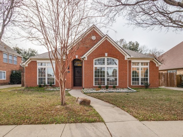 view of front of home featuring a front lawn