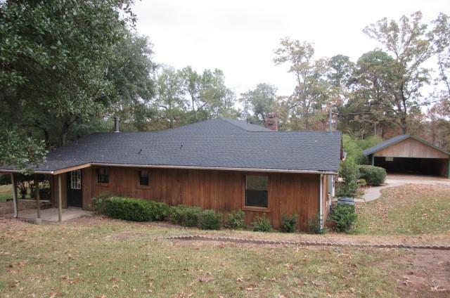 view of side of property featuring a lawn