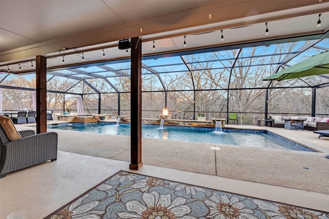 view of pool featuring a lanai, a jacuzzi, an outdoor living space, pool water feature, and a patio