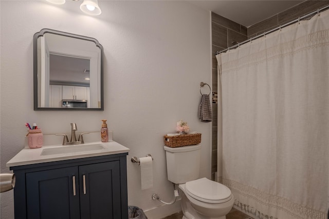 bathroom with vanity, toilet, and a shower with shower curtain