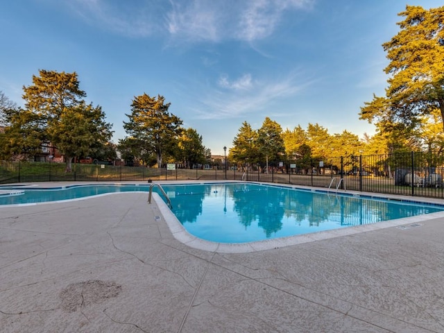 view of swimming pool