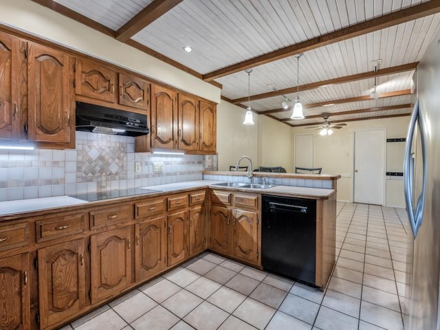 kitchen with sink, tasteful backsplash, kitchen peninsula, decorative light fixtures, and black appliances