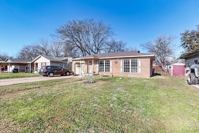 view of front of property featuring a front lawn