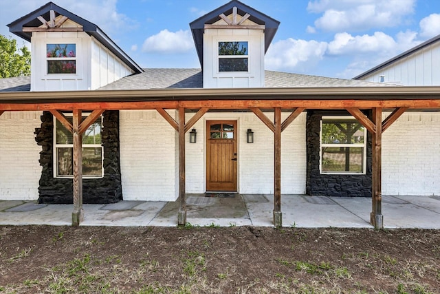 view of front facade with covered porch