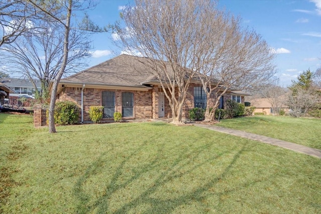 ranch-style house featuring a front yard