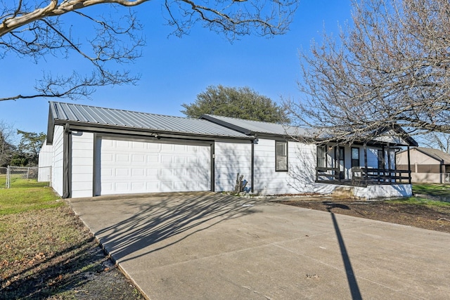 single story home featuring a garage